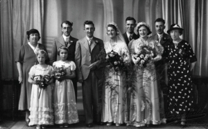 Good_Abe_and_Edith_Wedding_Group.jpg (1423238 bytes)